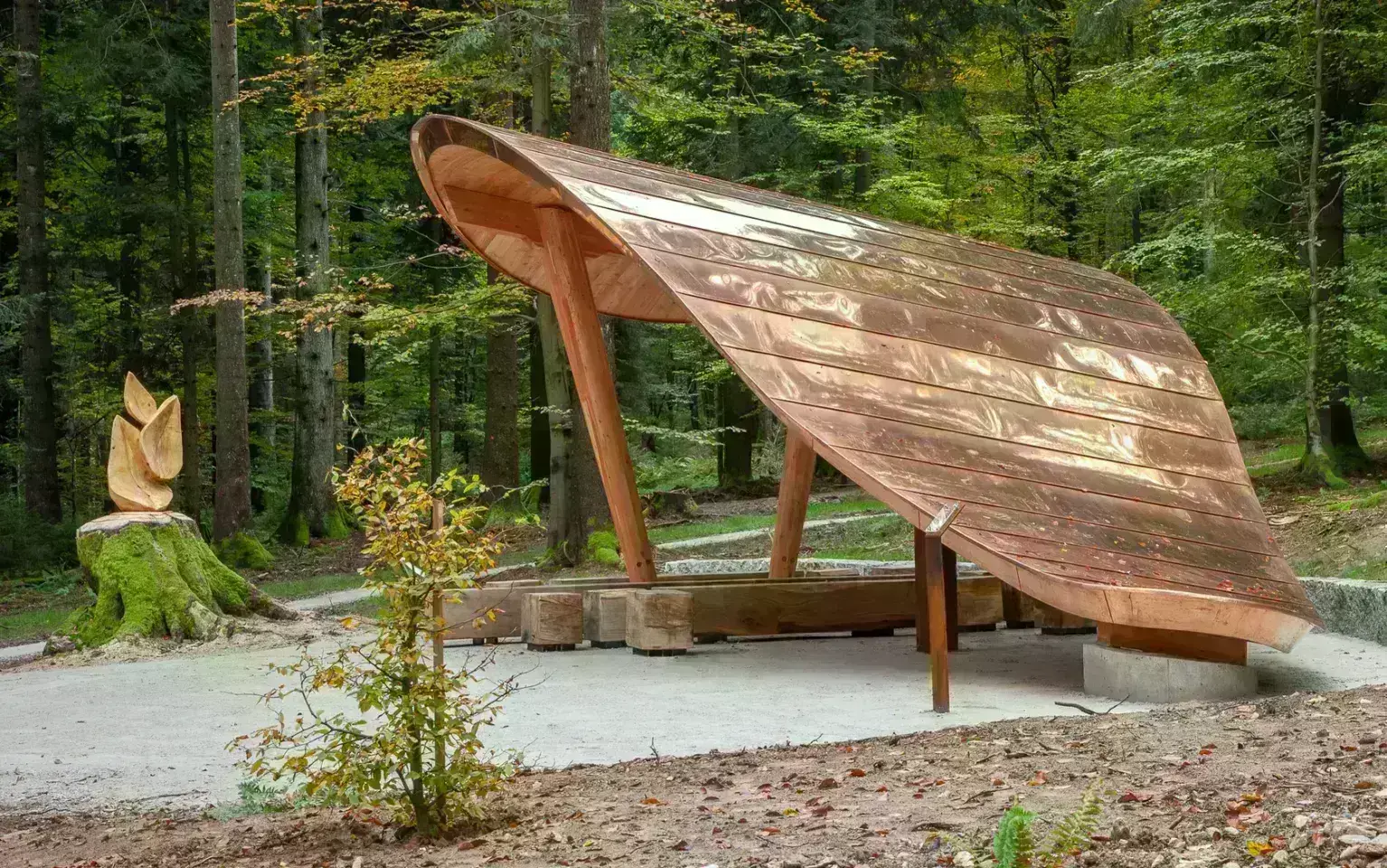 Andachtsplatz in Form eines Buchenblattes