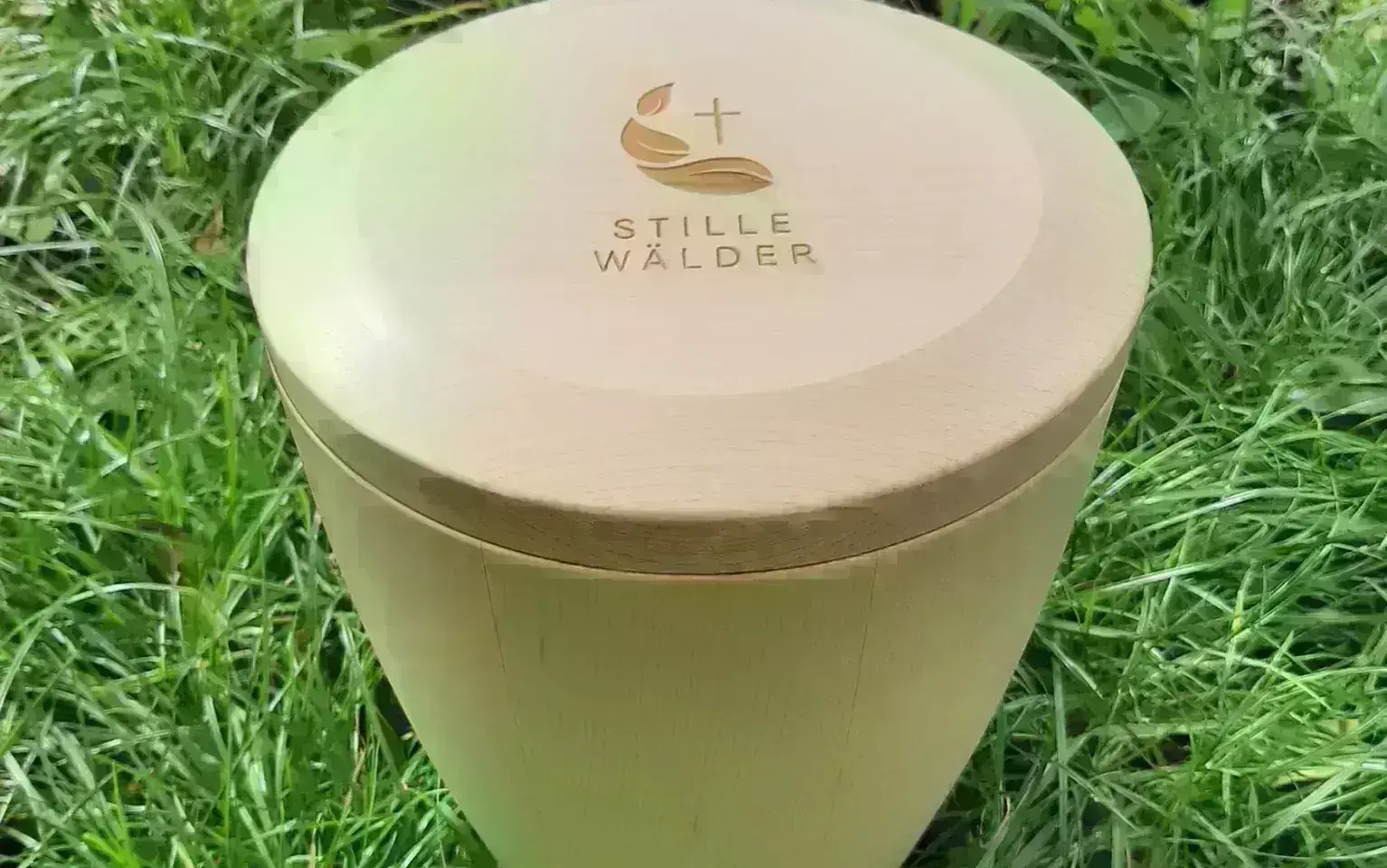 Urne aus Gebirgsahorn